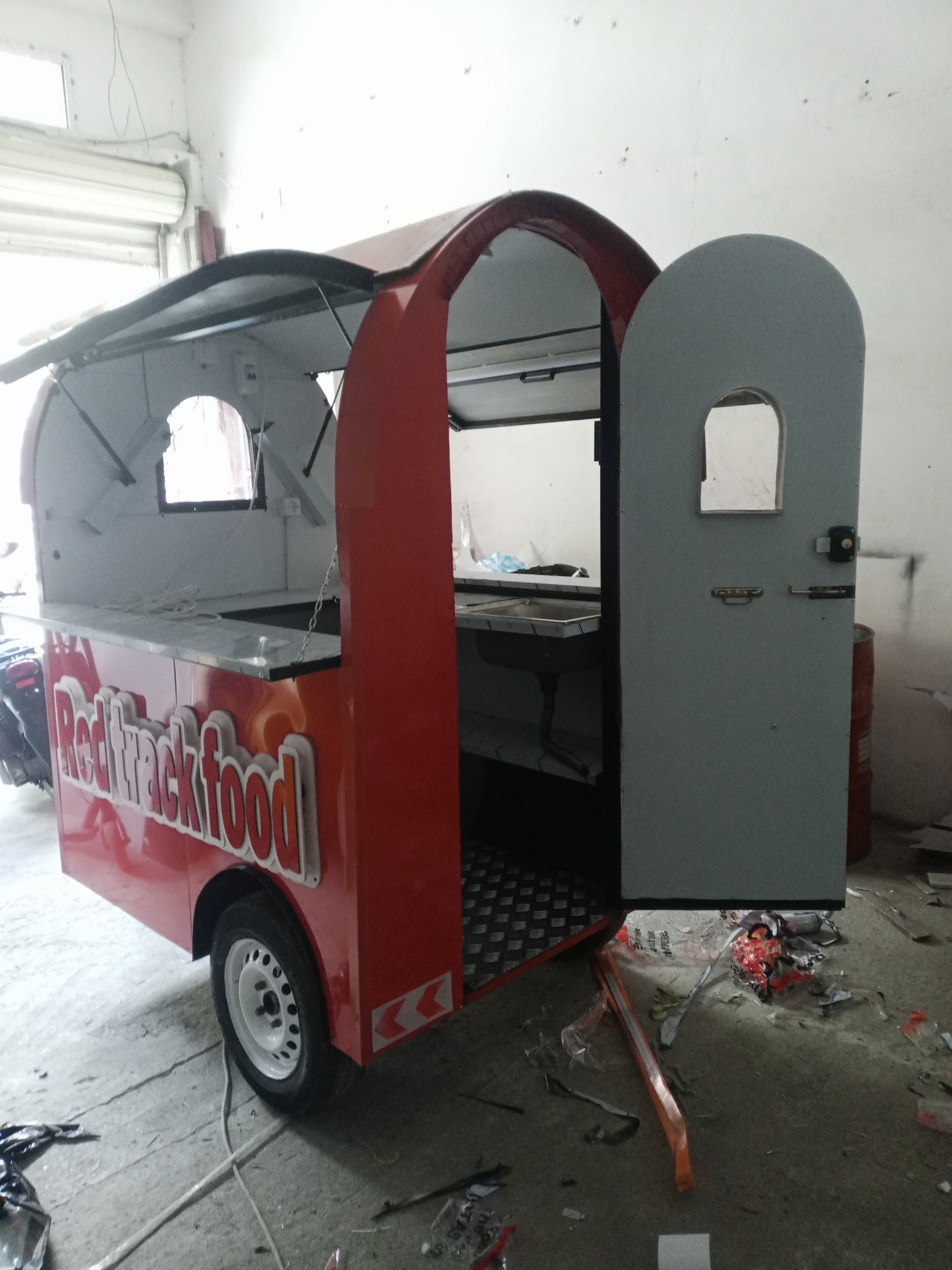 عربات لبيع الماكولات